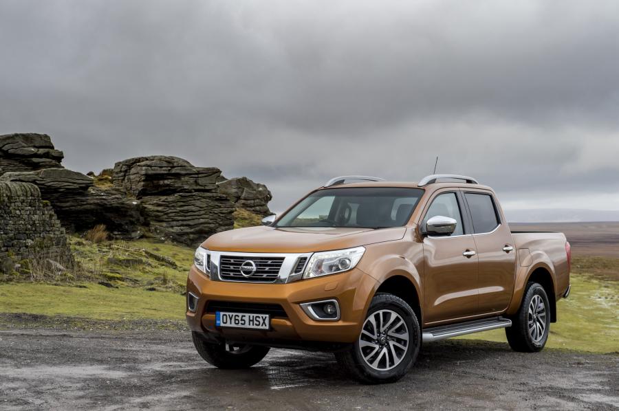  Nissan NP300 Navara Double Cab 2016 года  (UK) (фото 7 из 30)
